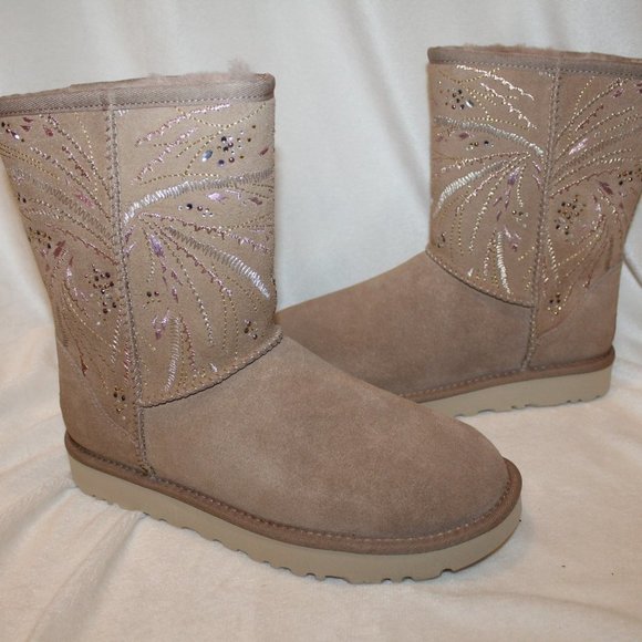 NIB UGG WOMEN'S CLASSIC SHORT GOLD BURST SUEDE SHEARLING LINED BOOTS - Picture 2 of 8